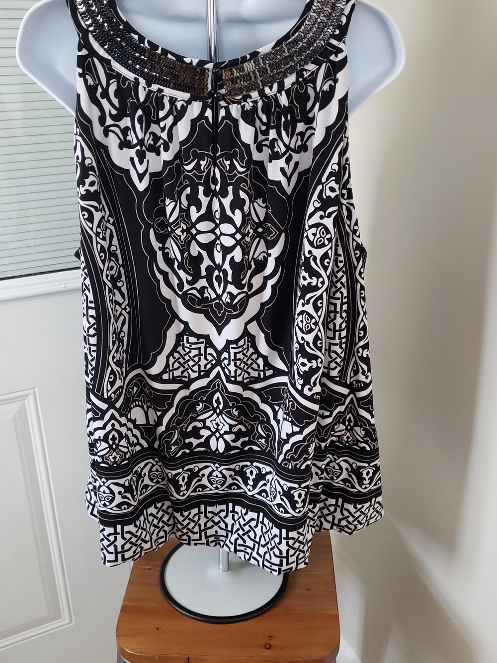 Alfani Beaded Neck Black and White Sleeveless Women's Top, 3X - Picture 5 of 15